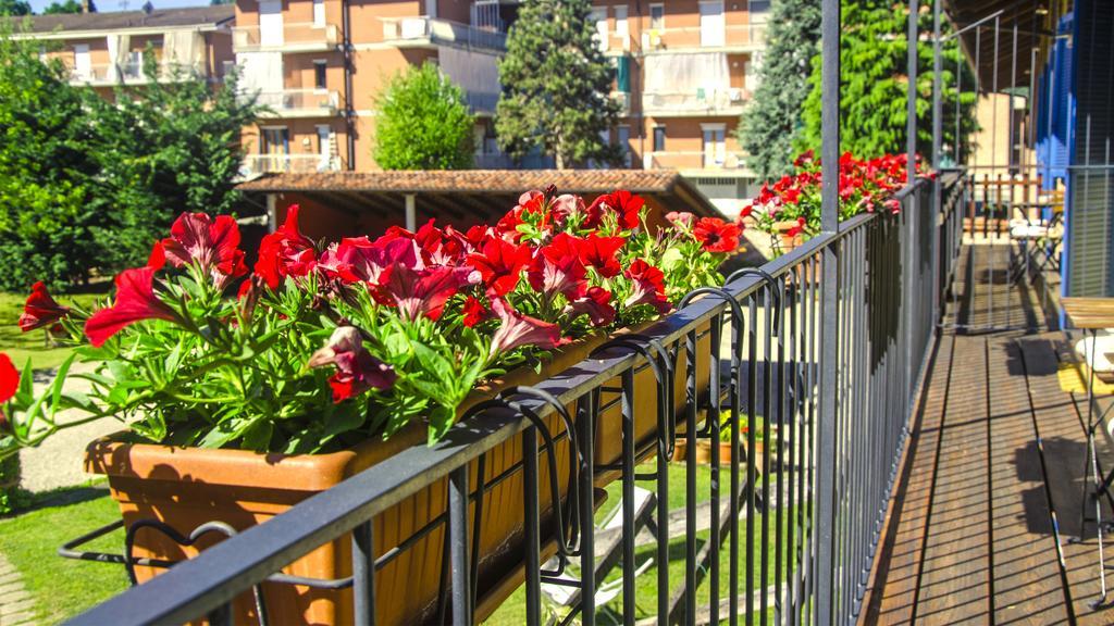 Bed and Breakfast Antico Casale Mattei - Adult Only Corneliano d'Alba Экстерьер фото