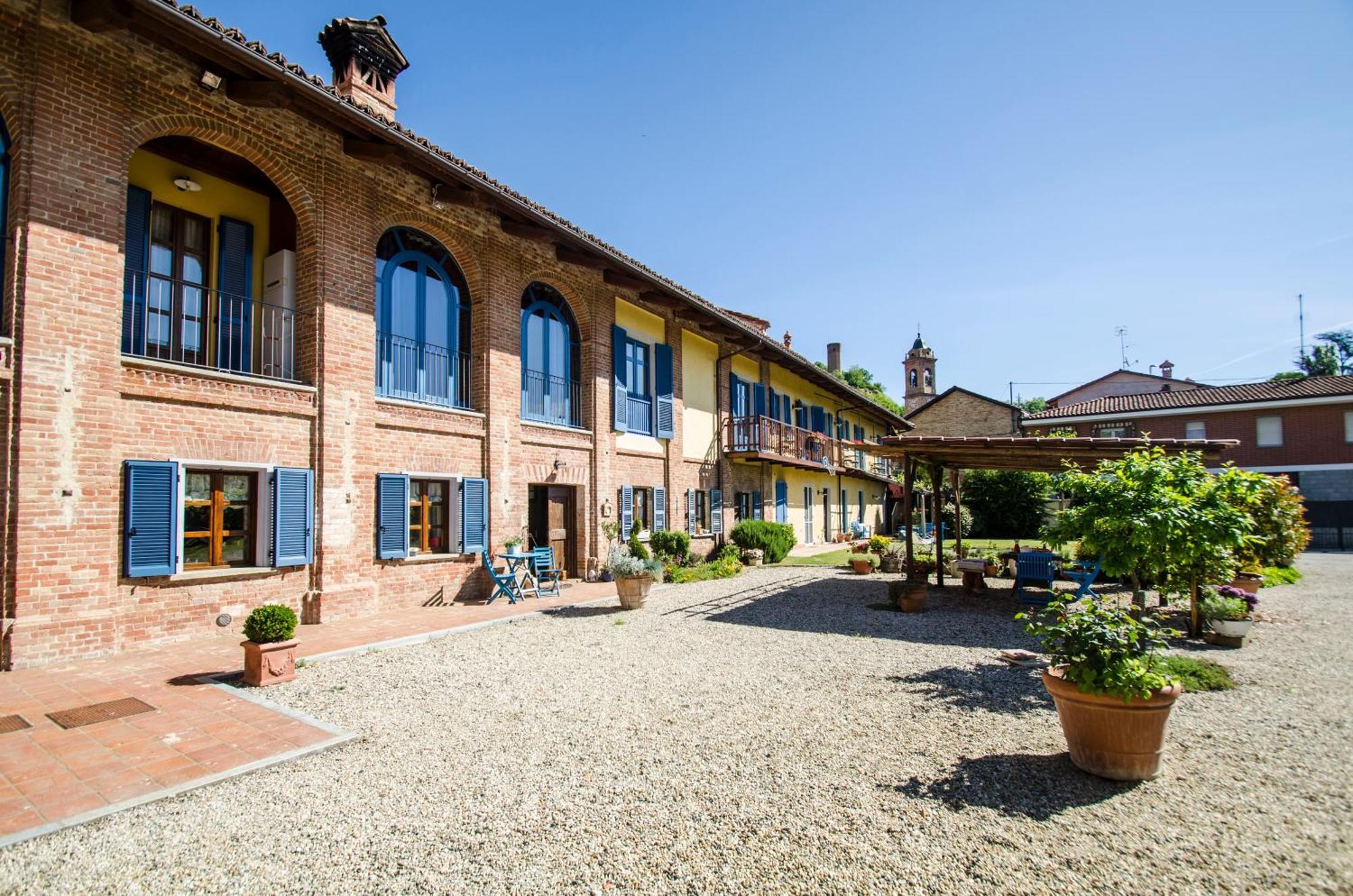 Bed and Breakfast Antico Casale Mattei - Adult Only Corneliano d'Alba Экстерьер фото
