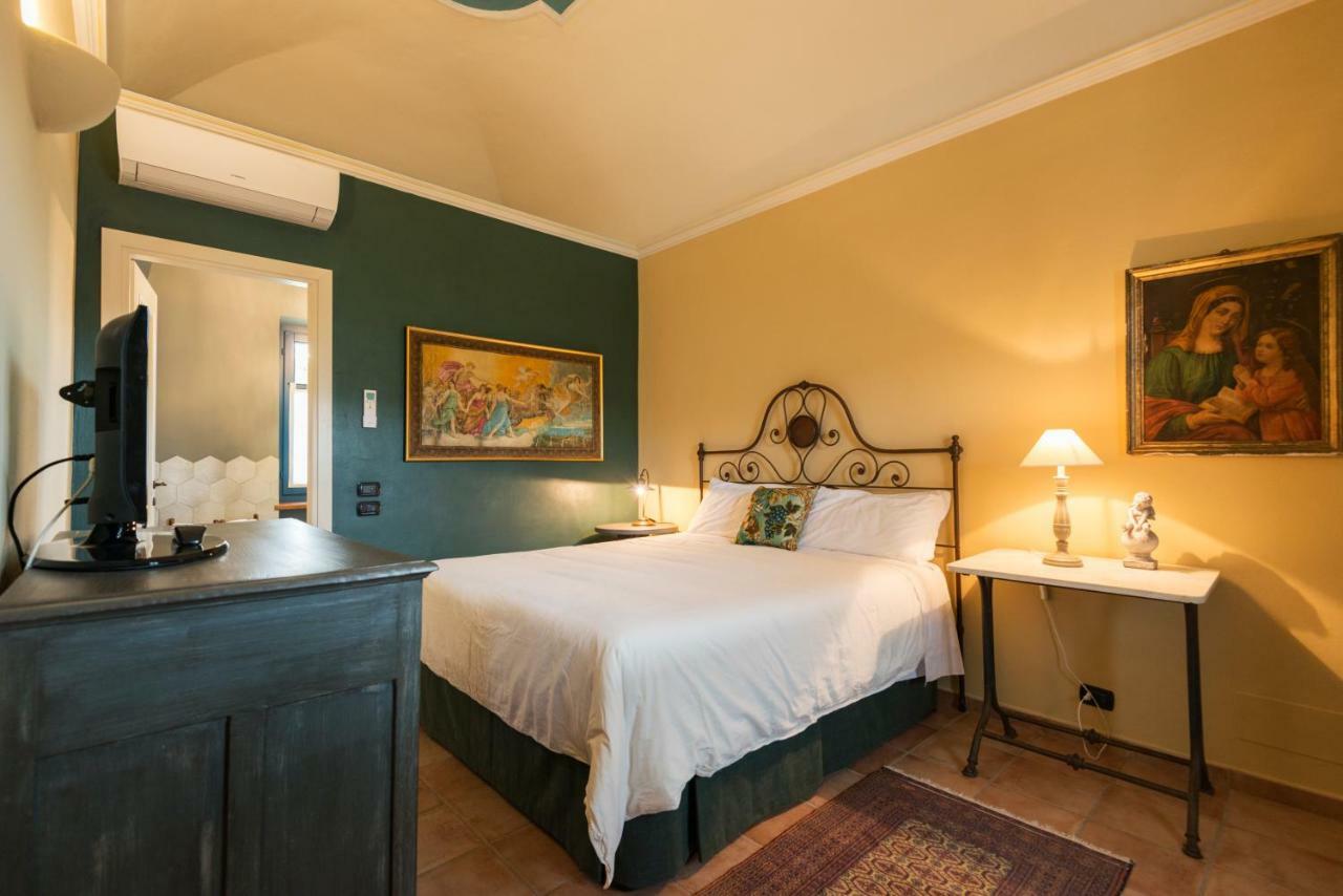 Bed and Breakfast Antico Casale Mattei - Adult Only Corneliano d'Alba Экстерьер фото